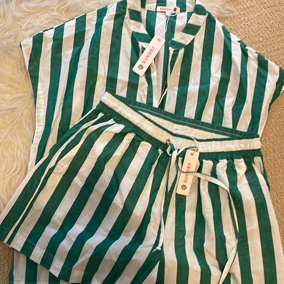 NWT Sundry set (2 piece) CANDY STRIPED POPOVER TOP & EASY Short Set xs - Picture 4 of 13